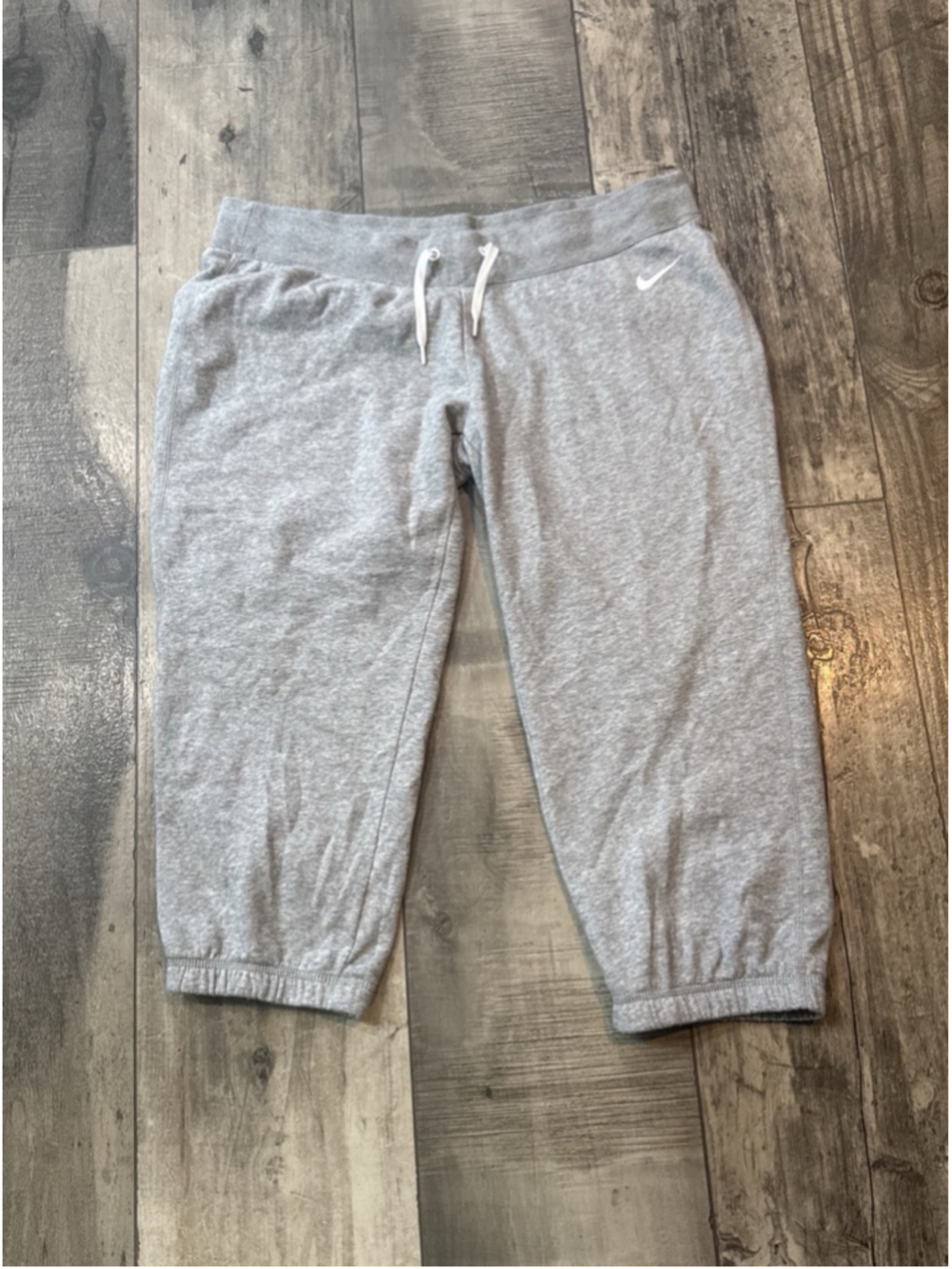 Nike Gym Vintage capri sweatpants featuring a white drawstring Light Grey Soft - Picture 1 of 5